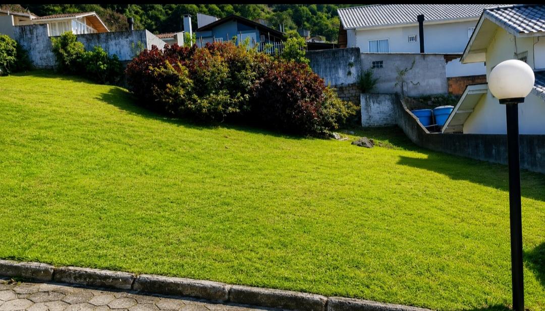 Terreno com topografia quase plano para residência alto padrão.