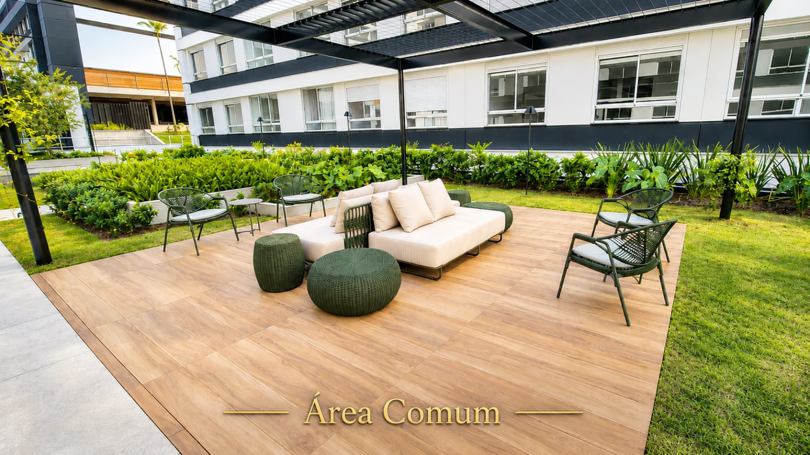 Lounge externo com pergolado, mobiliário e paisagismo na área de lazer do condomínio no Jardim Atlântico, Florianópolis.