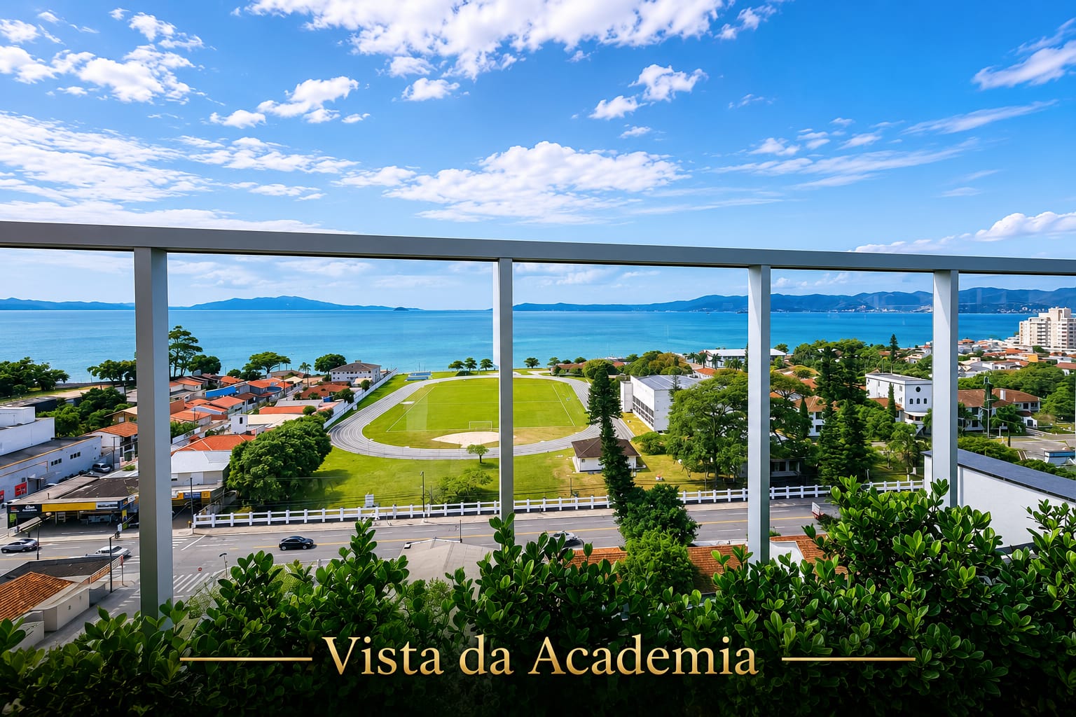 Vista panorâmica para o mar a partir da academia do condomínio no Jardim Atlântico, Florianópolis.