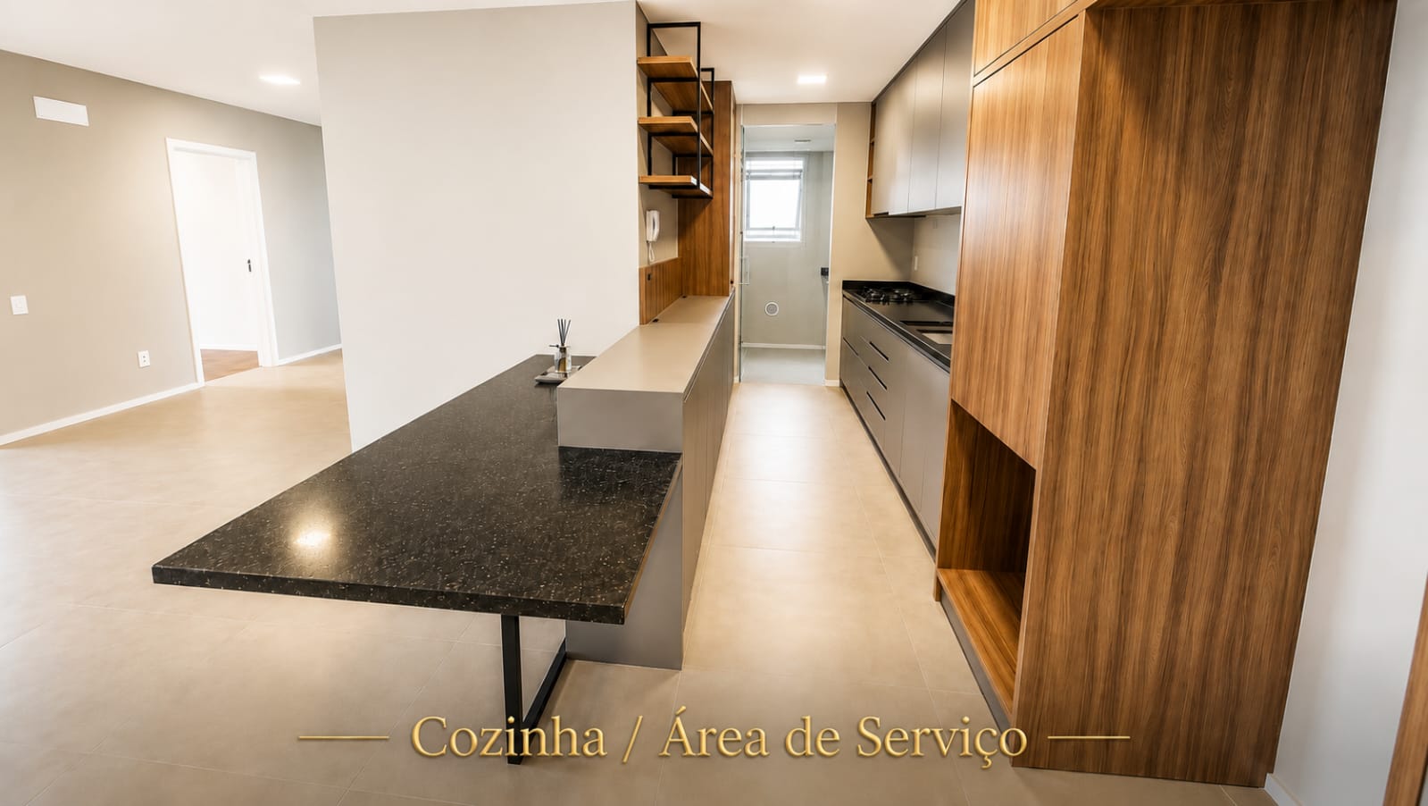 Cozinha planejada com bancada, cooktop Brastemp de 4 bocas e integração à área de serviço no Jardim Atlântico, Florianópolis.