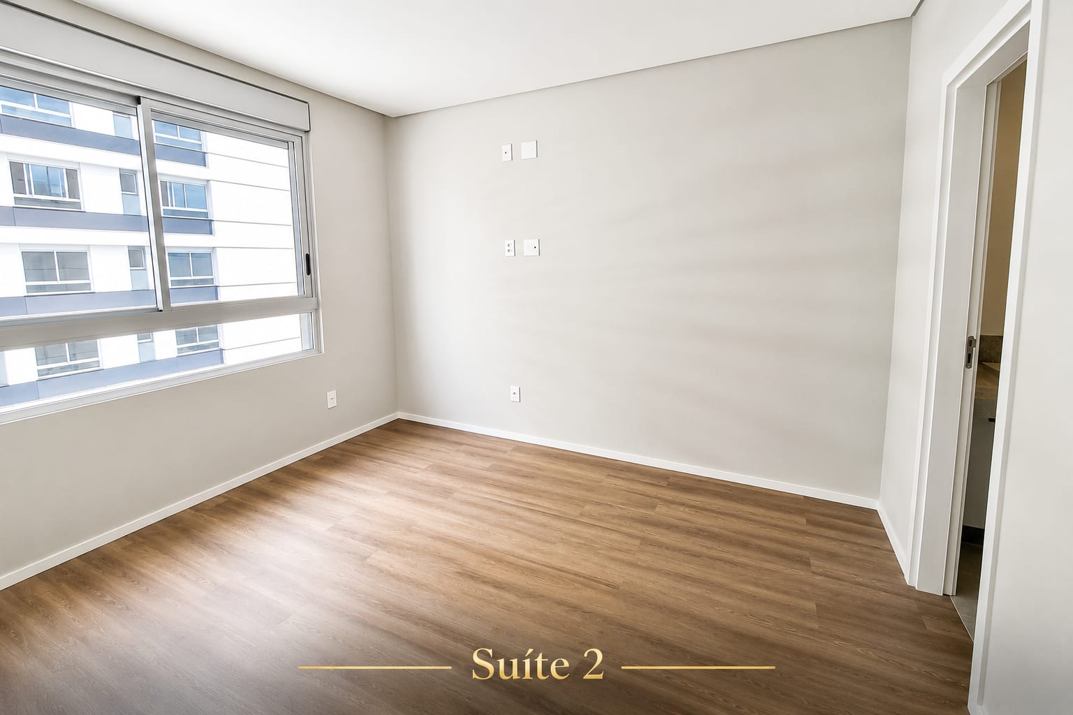 Suíte 2 ampla e iluminada, com piso vinílico amadeirado e forro de gesso, em apartamento no Jardim Atlântico, Florianópolis.