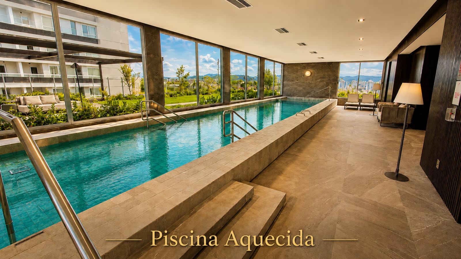 Piscina aquecida do condomínio clube no Jardim Atlântico, Florianópolis, com área de lazer moderna